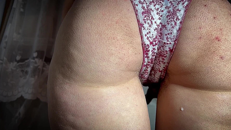LolaLola: Le Mie Mutandine Sporche Con Imbottitura Bagnata