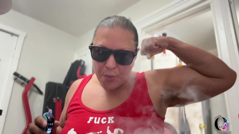 Lady O: Lp-289 一边玩弄我的胸部一边抽烟