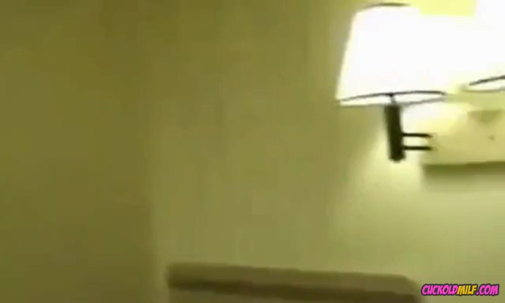 Cuckold MILF: Milf încornorat - milf încornorat suntem totul despre joc încornorat. Eu și prietenii mei suntem...