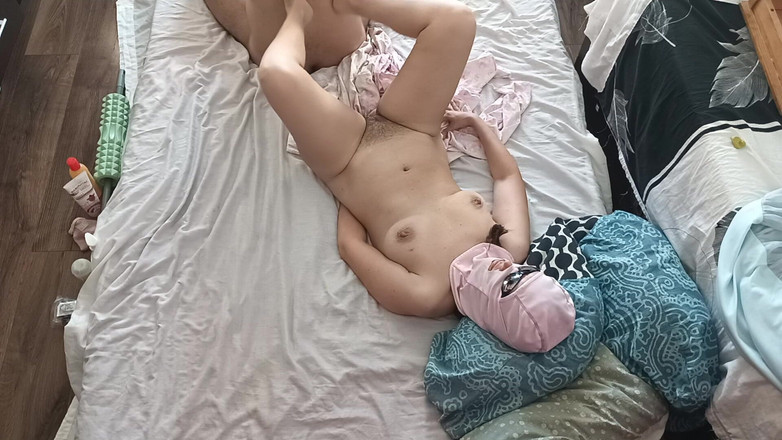 Mirsur: 아마추어 커플과 침실에서의 전희.