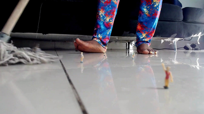 Maeling: Housecleaning, Survive the Giantesss Cleaning Spree, Bare Foot Crushing