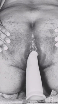 Aku bikin dildo ukuran XL-ku jadi lebih besar