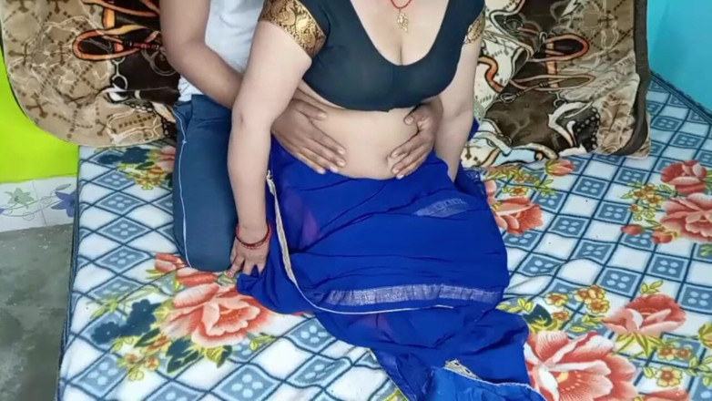 Manjushukla: 새로운 섹시한 Bhabhi 블루 컬러 사리.