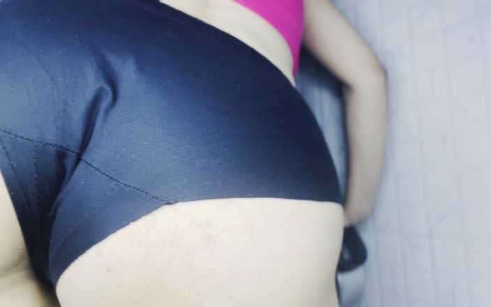 Grey_videos: सेक्सी भाभी अपने सेक्सी स्तन दिखा रही है