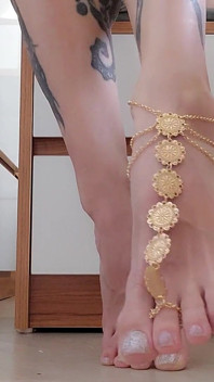 足フェチ セクシーな足とチェーン