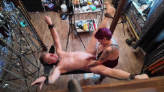 The Izars: Dominatrix Izar & látex burbuja en el calabozo - parte 5