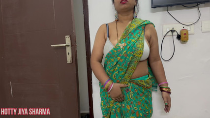 Hotty Jiya Sharmaa: Bhai behen ka majedar seks, bhai ko apni tatti khilayi -...