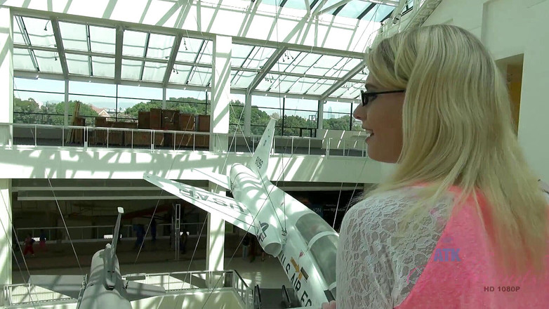 ATK Girlfriends: アリー・ジェームズとのバーチャルデートパート1