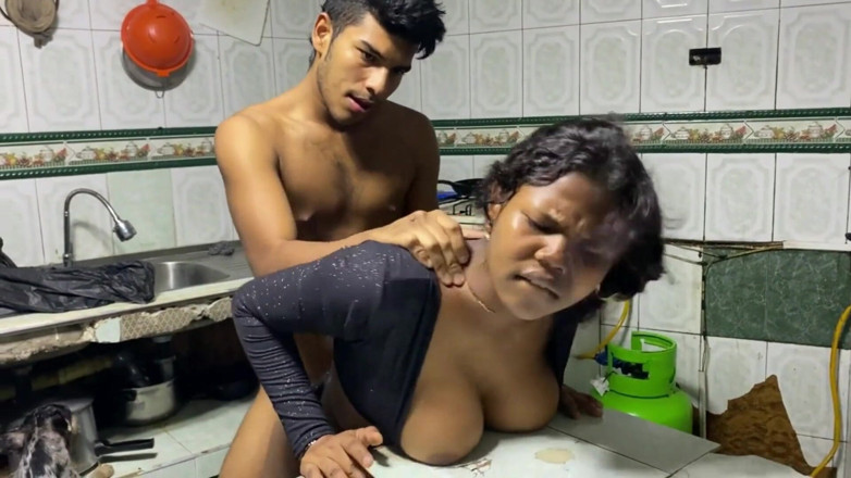 Mariaa: Jag knullar min styvson flickväns fitta