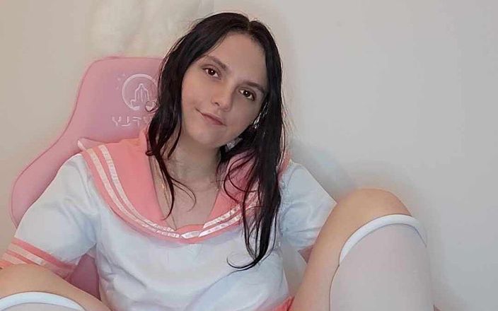 Julia french teens: Pongo un juguete sexual en mi coño francés