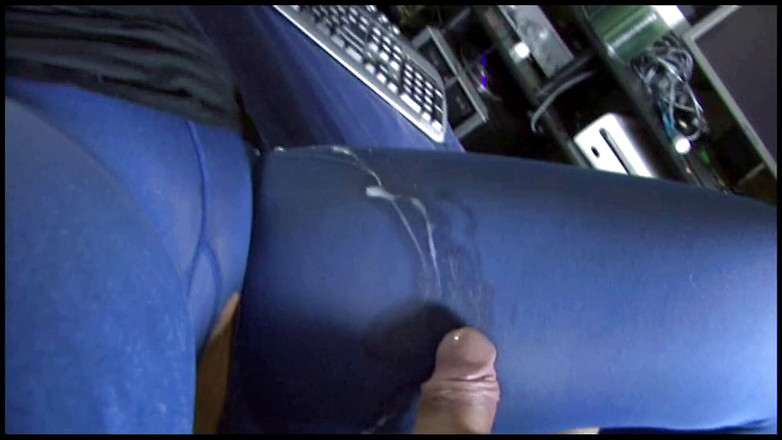 Nylon Xtreme: Pantyhose nilon biru berkongkek dan pancutan mani