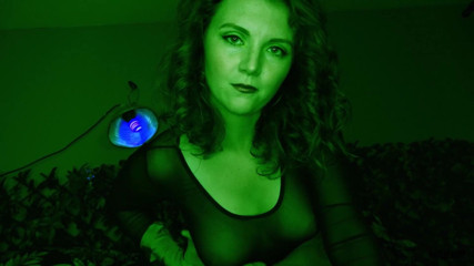 Haylee Love: Poison Ivy gör Robin till hennes slav