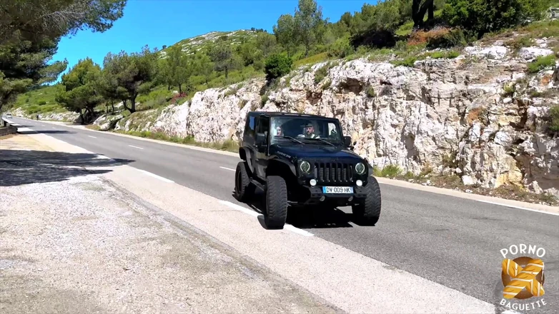 Porno Baguette: Marta, underbar kvinna, knullas riktigt hårt i en bil!