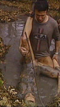 Nadržená milf děvka má sex s velkým ptákem na Muddy Place