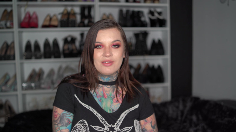 Sabien Demonia: Video se zátahem na vysokých podpatcích
