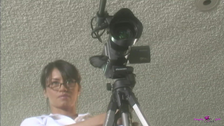 Naughty Black Girls: Ten szczęśliwy MF ma parzysty trójkąt z kilkoma niezwykle ruchanymi...