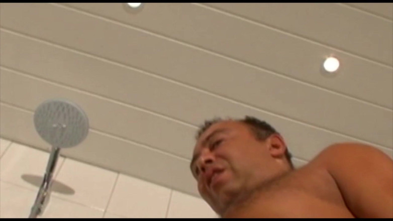 Muschi movie official: Když je sprcha jen sprcha, využijme ji