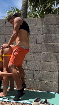 Böser Stiefbrud Hilft Stiefschwester, Draußen Dehnen - Riskanter Creampie