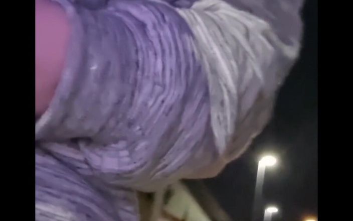 kinkygaynudist: Çıplak yürüyüş (yarak dışarı)