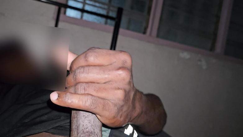 Mike Raj: Memek sempit cewek ini dientot habis-habisan sama kontol raksasa pria...