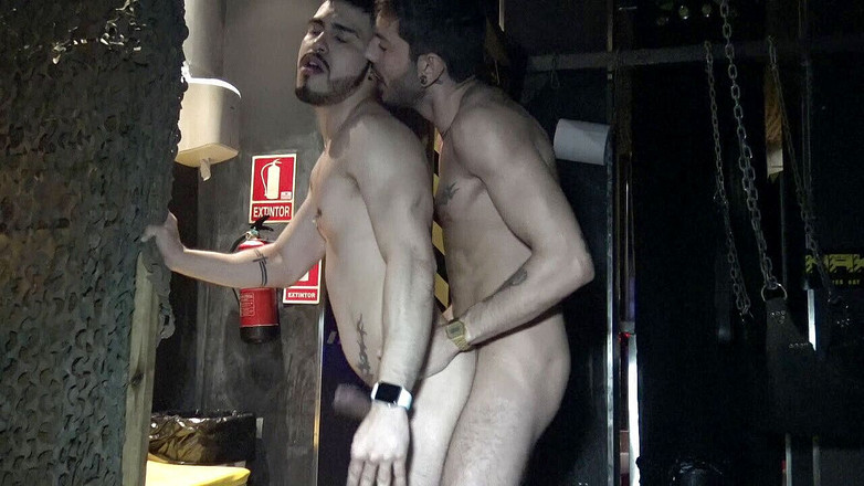 WORLDWIDE RAW FUCK STUDIO: Valentiso sisto dipake tanpa kondek sama alexiz clark