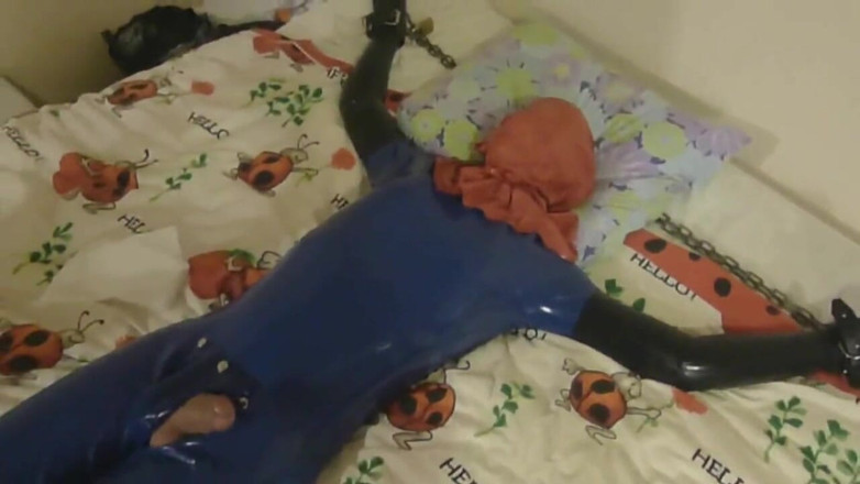 Kinky Theo: Sesión 1 (parte 1) látex bondage breathplay