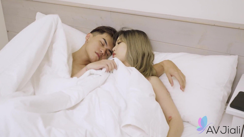 AV Jiali: Yuxi Cheats Her Fiancé with Her Ex