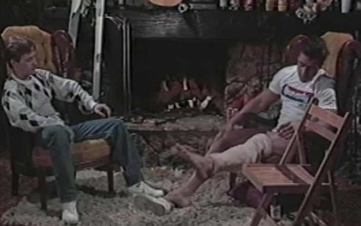 Gay RetroX VHS: Ateşli erkekler kucaklıyor #4
