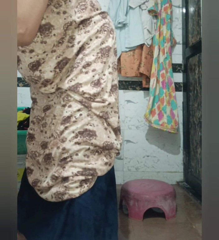 Priyahot77: Priya bhabi sexy körpermassage