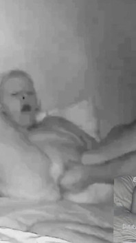 なんてこった、彼が私のアソコを拳で突いた