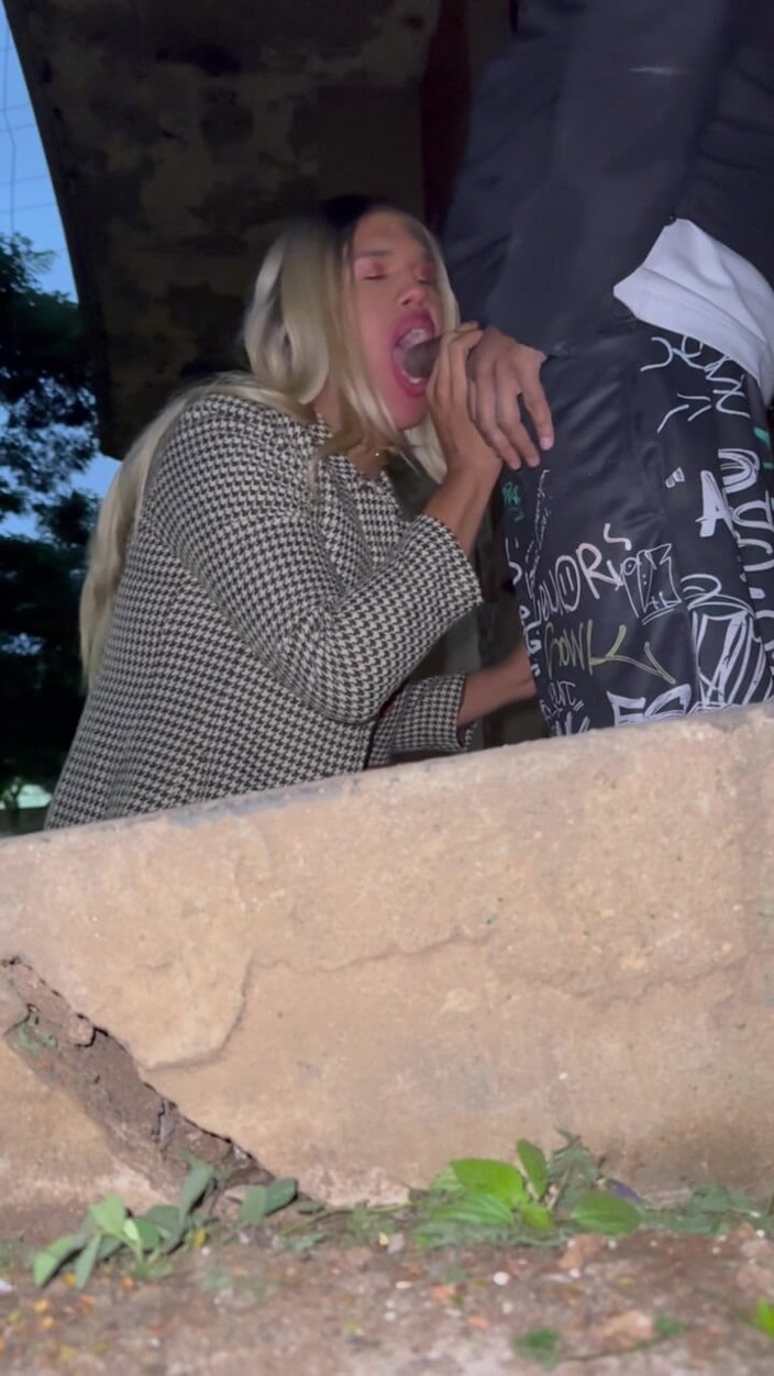 Andreialatina: Trans Fucks trên đường phố với nghịch ngợm đã kết hôn