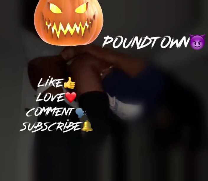 Purge_her: उसे चोदा जबकि उसका पति पीछे के कमरे में था भाग 2