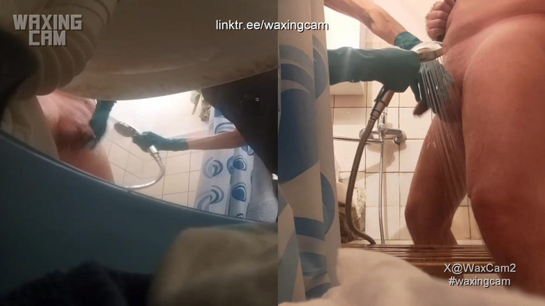 WaxingCam: # 90 la cameriera si fa il bagno maschio
