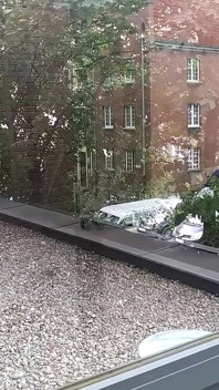 Spuiten bij hotelterras