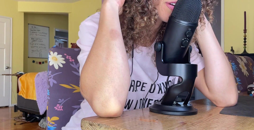 VibeWithMommy: Asmr rollenspel: vrouw vreemdgaande bekentenis. Hier is een live tikje...