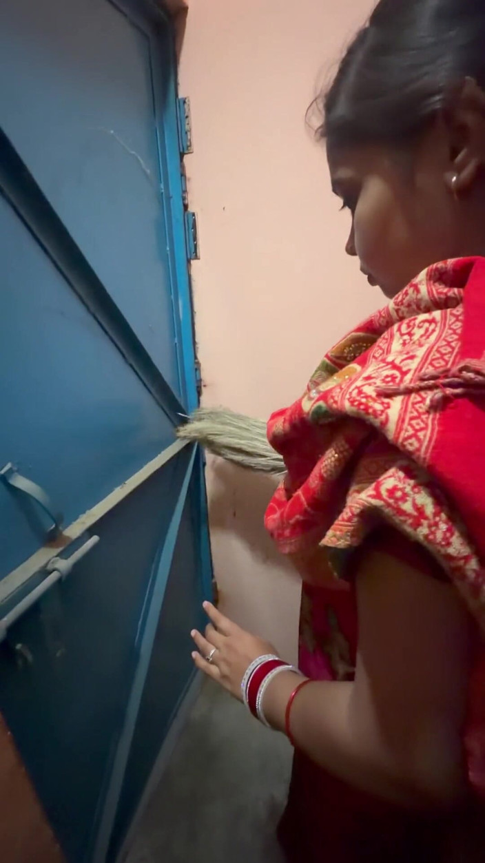 Siyanshi: bhaabhi ke saath kichan men larki ki jordaar chudaee