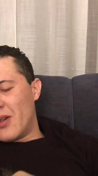 Thuisseks met Anna, een Italiaanse rijpe slet met blond haar, krijgt haar kutje gepenetreerd en wil dat haar mond gevuld wordt