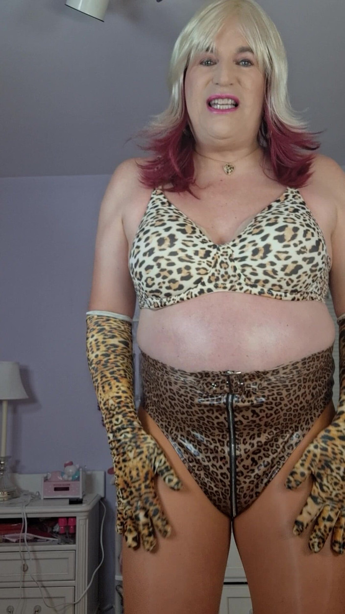 Victoria Lecherri: Aku sedang dalam mode tante girang!