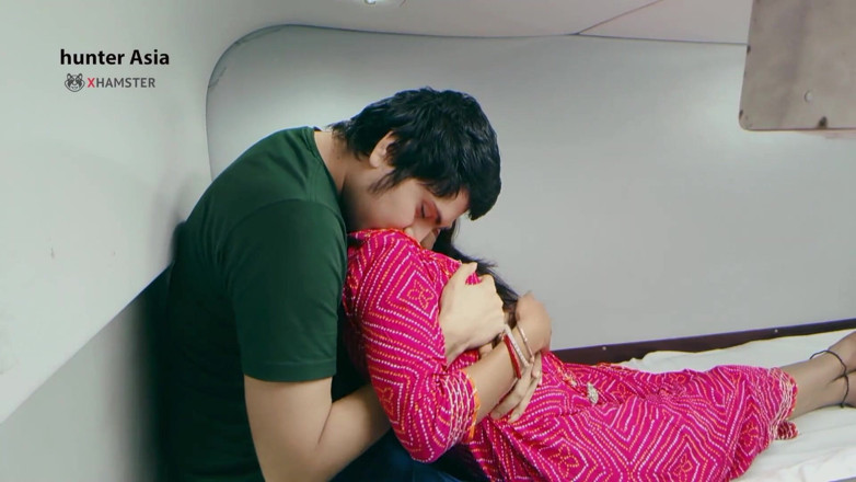 hunter Asia: Il Viaggio in Treno Con Desi MILF È Indimenticabile