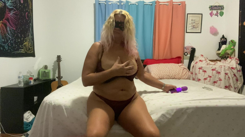 Dominator13: Latura perversă a unei frumoase soții blonde