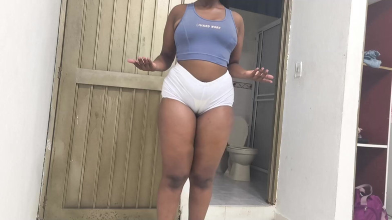 olivercastelistar: La matrigna mi sorprende a masturbarmi e mi aiuta a...