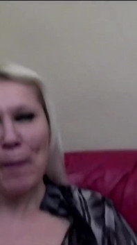 Awek Itali miang dan perverse dalam bagnate porcellone Di Desiderio – video buatan sendiri yang lengkap