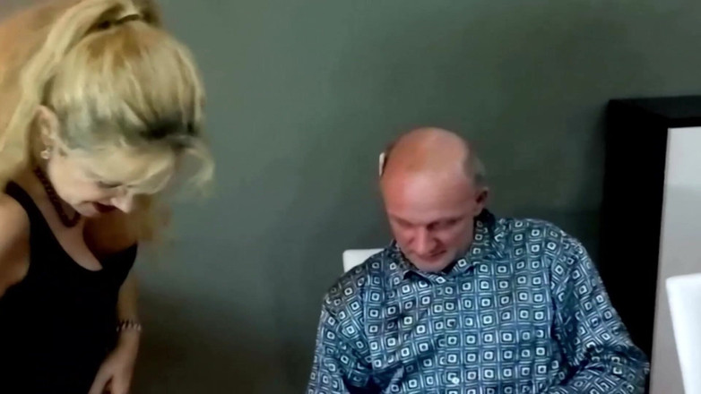 Filles Francaises: 발 뒤꿈치를 핥은 프랑스에서 온 금발 미시녀