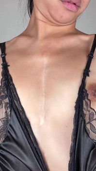 小奶子，大乳头：亚洲青少年服装脱衣和乳头玩 - 4种热辣的服装，以获得更多的乳头崇拜