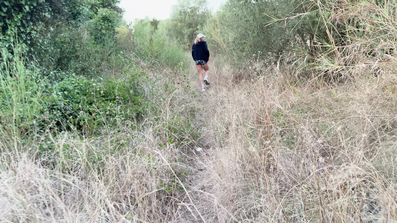 Nicolly Summers: Parkens säkerhetsvakt fångade mig! Han stirrade och bröt in