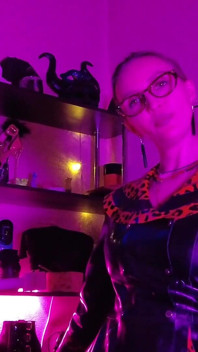 เฟติชยางแดง ราชินีลาเท็กซ์ เฟติช BDSM รองเท้าส้นสูง โดมิแนทริกซ์