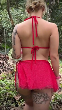 Šel jsem běhat s kamarádkou do lesa a skončil jsem s penisem v jejích ústech a vyvrcholil jsem jí na jazyku