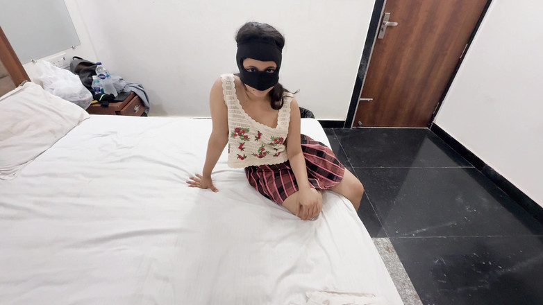wildDesipair: 따먹기 위해 학교를 건너뛰는 그녀