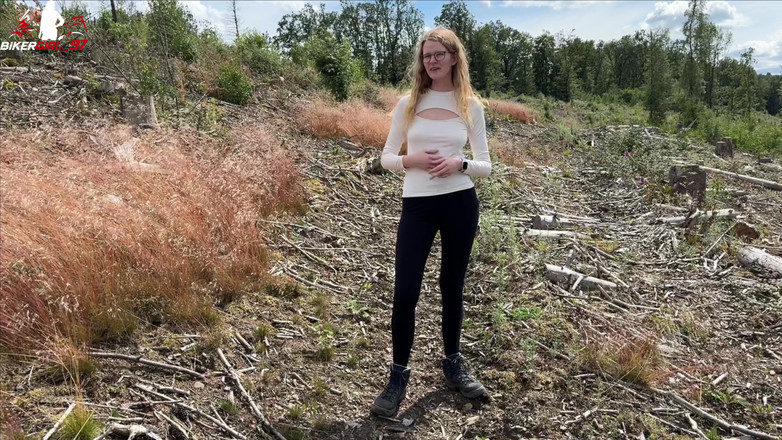 Bikergirl_97: Outdoor Pissing During a Hike with a Great View!