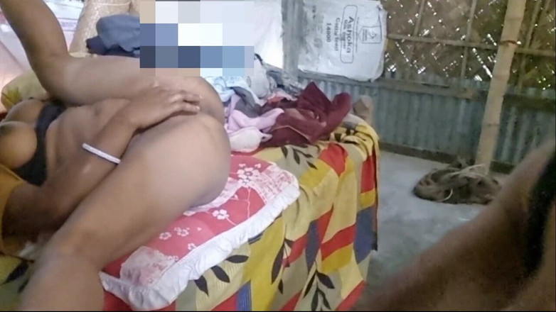 Jesmina: Soukromé anální šukání desi bengálské manželky